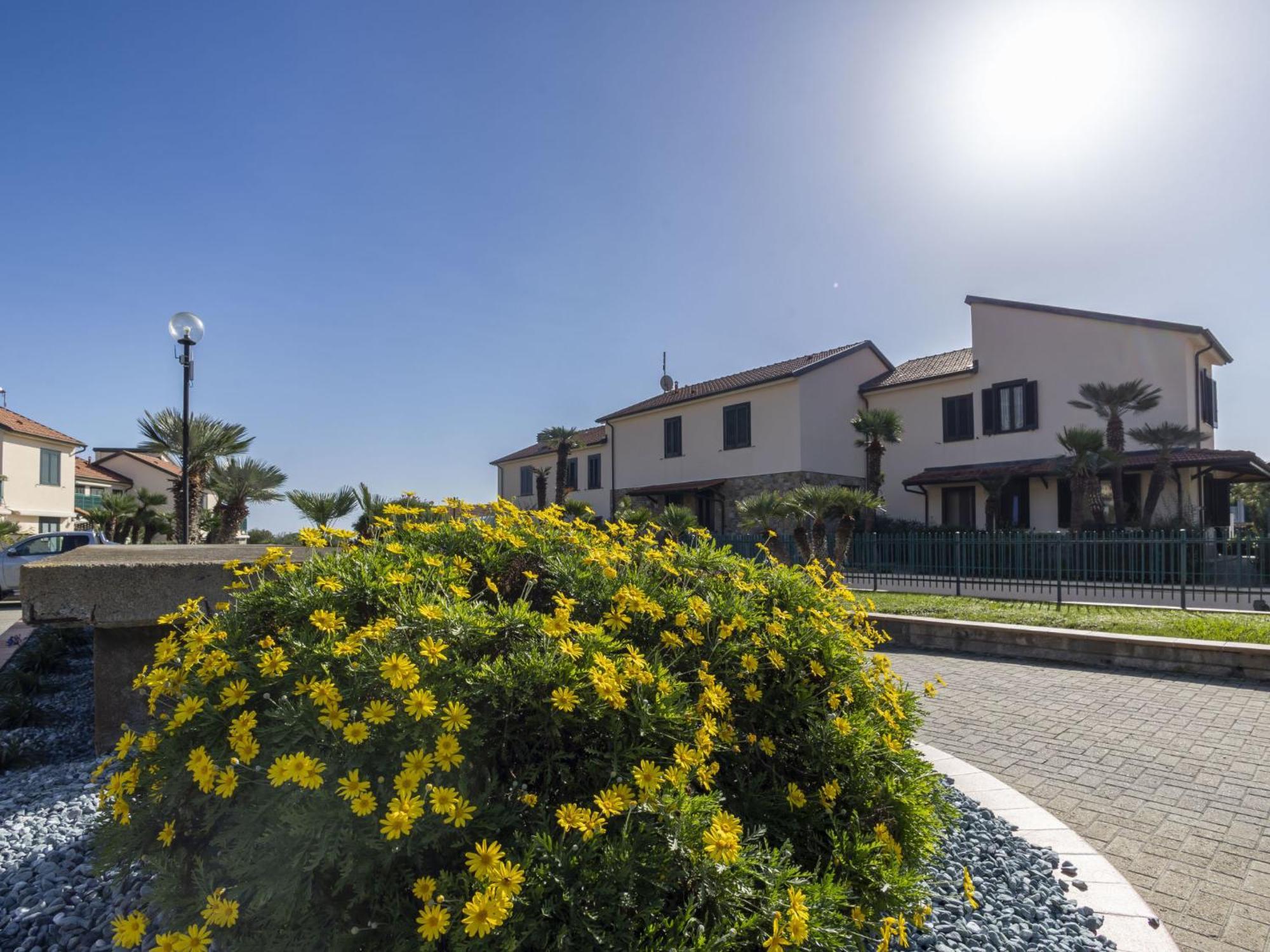 Apartment Le Margherite - Slr261 By Interhome Costarainera Dış mekan fotoğraf